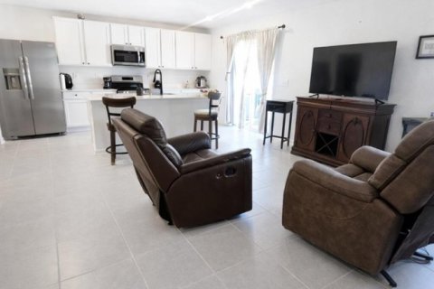 House in Winter Haven, Florida 3 bedrooms, 138.15 sq.m. № 2146126 - photo 4