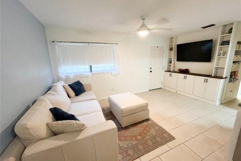 House in Tampa, Florida 3 bedrooms, 95.88 sq.m. № 1895138 - photo 6