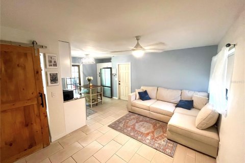 House in Tampa, Florida 3 bedrooms, 95.88 sq.m. № 1895138 - photo 5