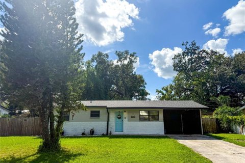 House in Tampa, Florida 3 bedrooms, 95.88 sq.m. № 1895138 - photo 1