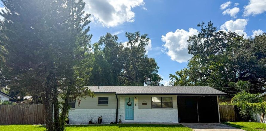 House in Tampa, Florida 3 bedrooms, 95.88 sq.m. № 1895138