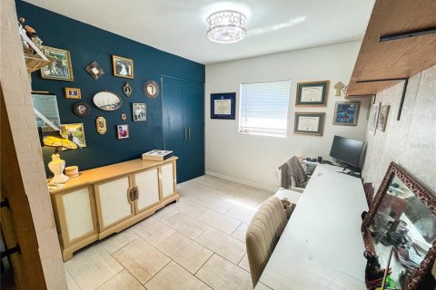 House in Tampa, Florida 3 bedrooms, 95.88 sq.m. № 1895138 - photo 10
