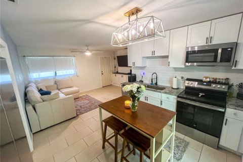 House in Tampa, Florida 3 bedrooms, 95.88 sq.m. № 1895138 - photo 3