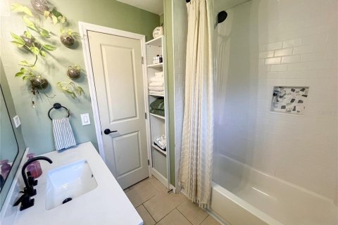 House in Tampa, Florida 3 bedrooms, 95.88 sq.m. № 1895138 - photo 16