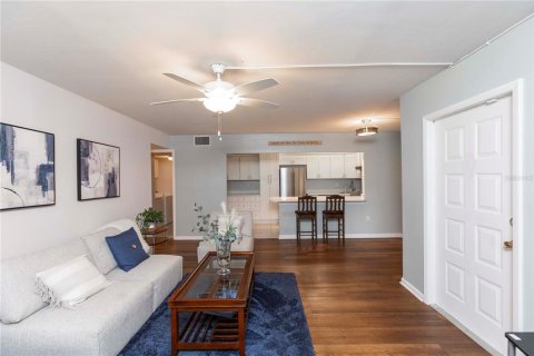 Condo in Tarpon Springs, Florida, 2 bedrooms  № 1813648 - photo 14