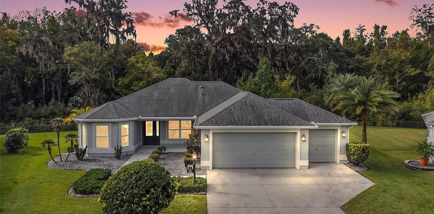 House in The Villages, Florida 3 bedrooms, 153.66 sq.m. № 2405464