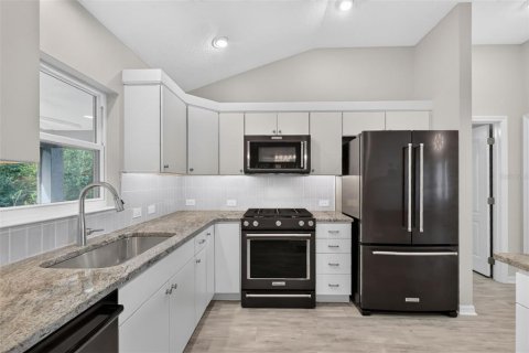 House in The Villages, Florida 3 bedrooms, 153.66 sq.m. № 2405464 - photo 27