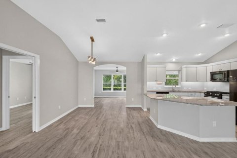 House in The Villages, Florida 3 bedrooms, 153.66 sq.m. № 2405464 - photo 3