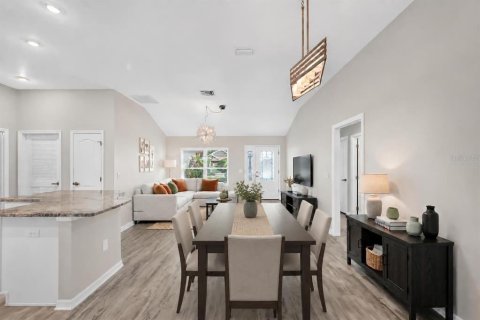 House in The Villages, Florida 3 bedrooms, 153.66 sq.m. № 2405464 - photo 8
