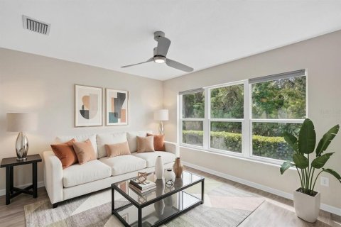 House in The Villages, Florida 3 bedrooms, 153.66 sq.m. № 2405464 - photo 16