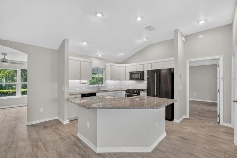 House in The Villages, Florida 3 bedrooms, 153.66 sq.m. № 2405464 - photo 29