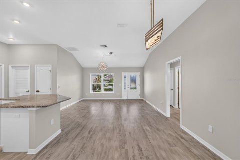 House in The Villages, Florida 3 bedrooms, 153.66 sq.m. № 2405464 - photo 9