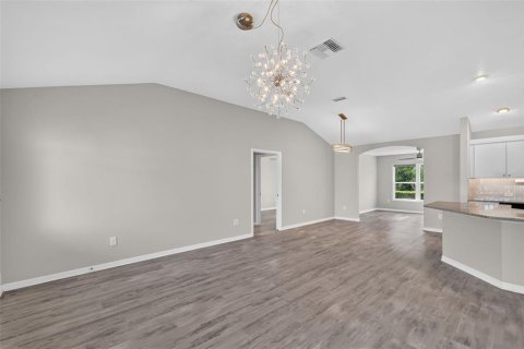 House in The Villages, Florida 3 bedrooms, 153.66 sq.m. № 2405464 - photo 11