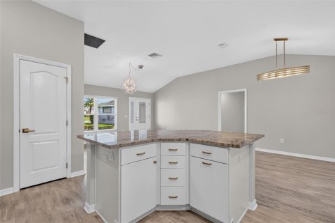House in The Villages, Florida 3 bedrooms, 153.66 sq.m. № 2405464 - photo 30