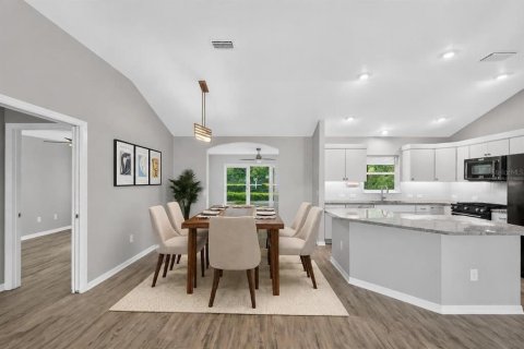 House in The Villages, Florida 3 bedrooms, 153.66 sq.m. № 2405464 - photo 2