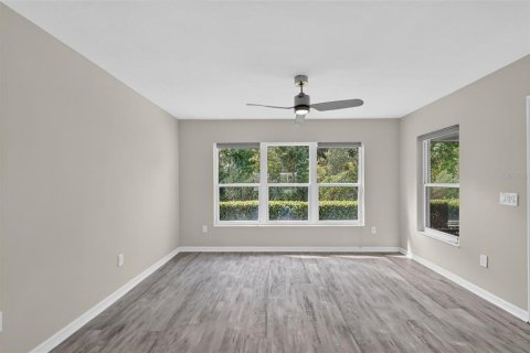House in The Villages, Florida 3 bedrooms, 153.66 sq.m. № 2405464 - photo 15