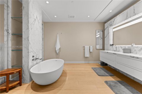 Condo in Miami Beach, Florida, 3 bedrooms  № 2053798 - photo 20