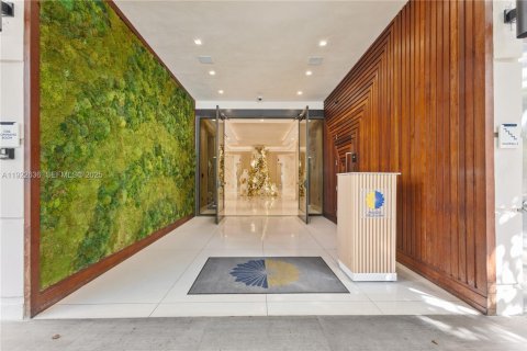 Condo in Miami Beach, Florida, 3 bedrooms  № 2053798 - photo 29