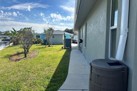 Casa en venta en Fort Myers, Florida, 3 dormitorios, 185.8 m2 № 1982670 - foto 8