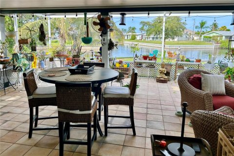 Casa en venta en Fort Myers, Florida, 3 dormitorios, 185.8 m2 № 1982670 - foto 26