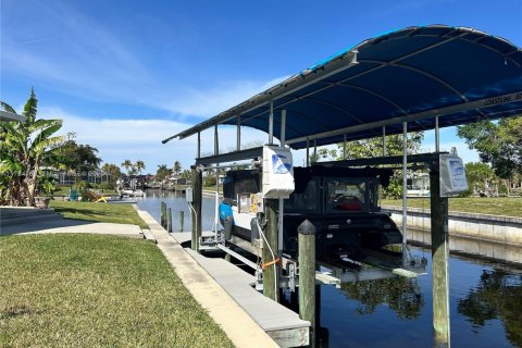 Casa en venta en Fort Myers, Florida, 3 dormitorios, 185.8 m2 № 1982670 - foto 9