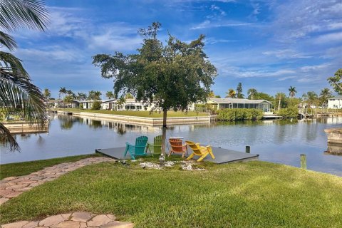 Casa en venta en Fort Myers, Florida, 3 dormitorios, 185.8 m2 № 1982670 - foto 2