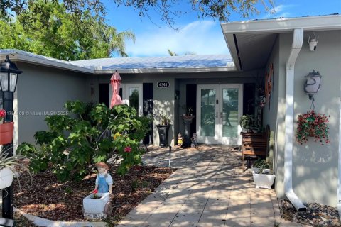 Casa en venta en Fort Myers, Florida, 3 dormitorios, 185.8 m2 № 1982670 - foto 5