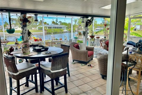 Casa en venta en Fort Myers, Florida, 3 dormitorios, 185.8 m2 № 1982670 - foto 24