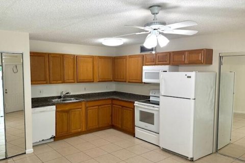 Купить кондоминиум в Уэст-Палм-Бич, Флорида 4 комнаты, 58.25м2, № 2146040 - фото 2