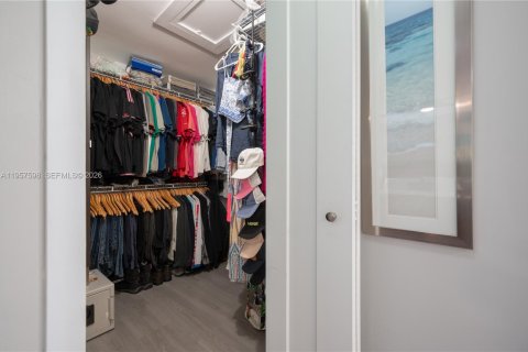 Townhouse in Miami, Florida 3 bedrooms, 171.68 sq.m. № 2011666 - photo 27