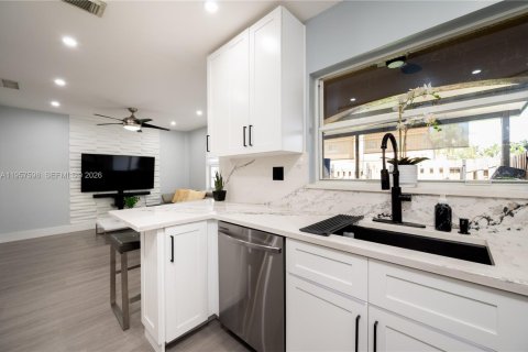 Townhouse in Miami, Florida 3 bedrooms, 171.68 sq.m. № 2011666 - photo 14