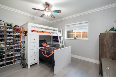 Townhouse in Miami, Florida 3 bedrooms, 171.68 sq.m. № 2011666 - photo 18