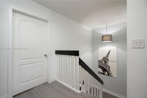 Townhouse in Miami, Florida 3 bedrooms, 171.68 sq.m. № 2011666 - photo 30