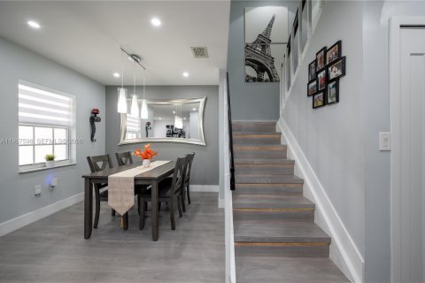 Townhouse in Miami, Florida 3 bedrooms, 171.68 sq.m. № 2011666 - photo 10