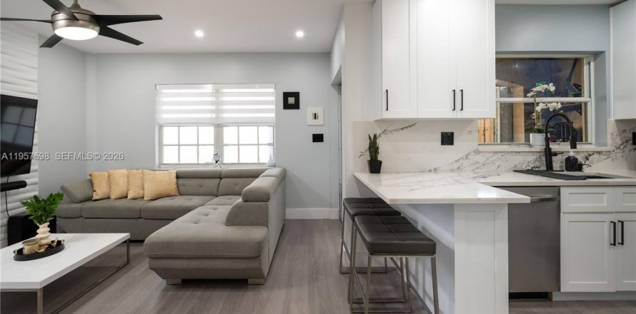 Townhouse in Miami, Florida 3 bedrooms, 171.68 sq.m. № 2011666