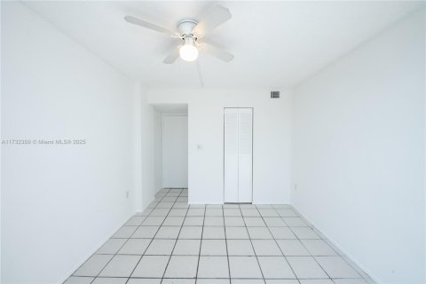 Condominio en venta en North Miami Beach, Florida, 2 dormitorios, 96.62 m2 № 1864579 - foto 15