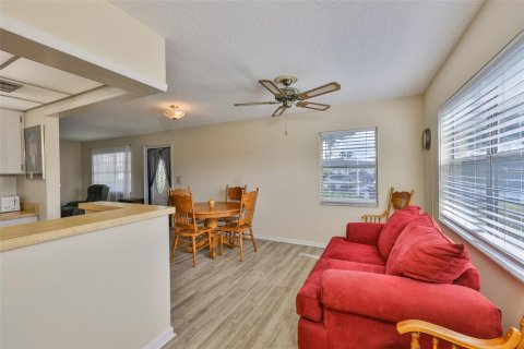 Condominio en venta en Sun City Center, Florida, 2 dormitorios, 91.42 m2 № 1843064 - foto 14