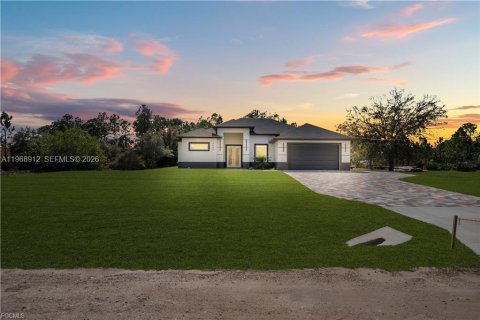 House in LaBelle, Florida 3 bedrooms, 182.83 sq.m. № 2029979