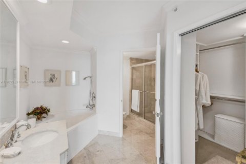 Condo in Aventura, Florida, 2 bedrooms  № 1955535 - photo 25