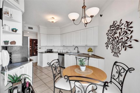 Condo in Aventura, Florida, 2 bedrooms  № 1955535 - photo 18