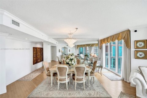 Condo in Aventura, Florida, 2 bedrooms  № 1955535 - photo 12