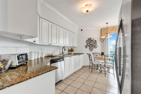 Condo in Aventura, Florida, 2 bedrooms  № 1955535 - photo 16