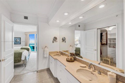 Condo in Aventura, Florida, 2 bedrooms  № 1955535 - photo 24