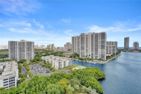 Condo in Aventura, Florida, 2 bedrooms  № 1955535 - photo 14