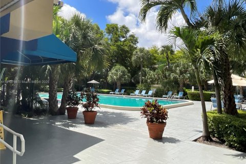 Купить кондоминиум в Майами, Флорида 1 спальня, 53.88м2, № 1956743 - фото 2