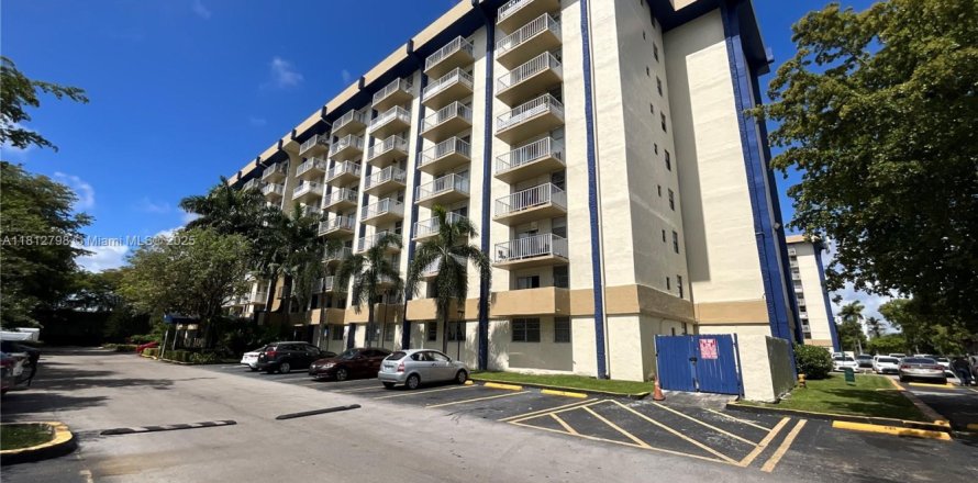 Кондоминиум с 1 спальней в Майами, Флорида № 1956743