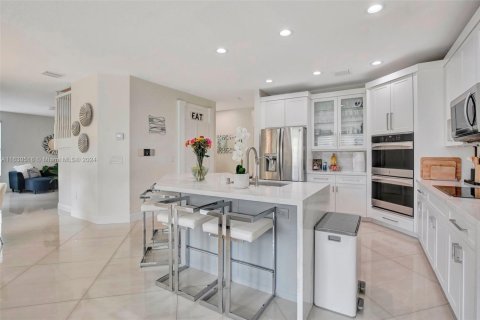 House in Miramar, Florida 6 bedrooms, 352.01 sq.m. № 1730252 - photo 15