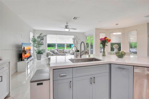 House in Miramar, Florida 6 bedrooms, 352.01 sq.m. № 1730252 - photo 13