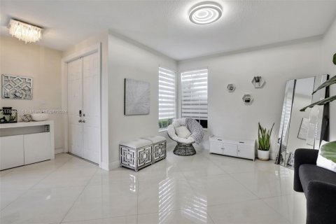 House in Miramar, Florida 6 bedrooms, 352.01 sq.m. № 1730252 - photo 6