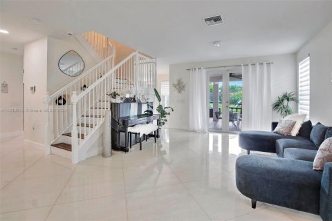 House in Miramar, Florida 6 bedrooms, 352.01 sq.m. № 1730252 - photo 3